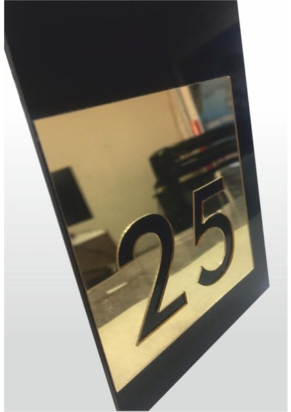 Siyah ve Altın Detaylı Daire Kapı Numarası 28, Şık ve Modern Tasarım fiyatları