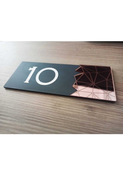 Turuncu Pleksi Aynalı Kapı Numarası 6, Şık ve Modern Tasarım