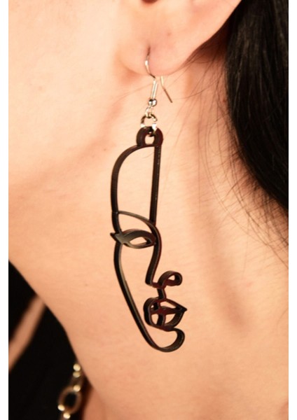 Kadın Siyah Parlak Pleksi Yüz Desenli Çift Küpe, Şık ve Modern Tasarım