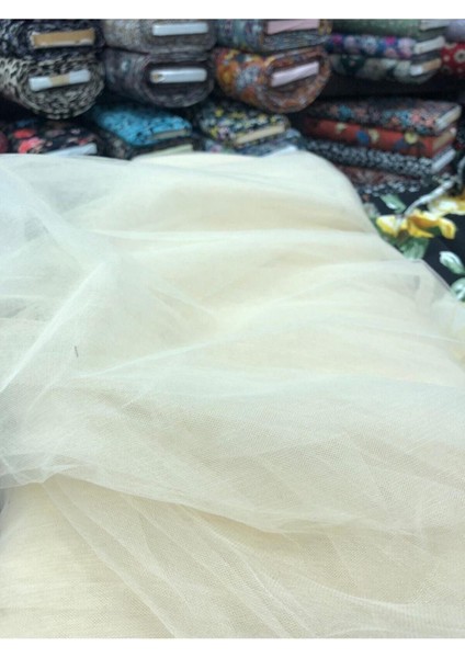 Bej Hayal Tül Kumaşı, Şık ve Hafif Doku ile Zarif Dekorasyon ve Giysi Tasarımı Için.