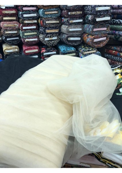 Bej Hayal Tül Kumaşı, Şık ve Hafif Doku ile Zarif Dekorasyon ve Giysi Tasarımı Için. fiyatları