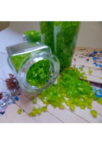 Yeşil Kırık Taş Benzeri Objeler 100GR, Doğal ve Dekoratif Kullanım Için Ideal fiyatları