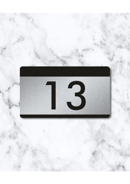 Turuncu Daire Kapı Numarası No:13, Şık ve Modern Tasarım