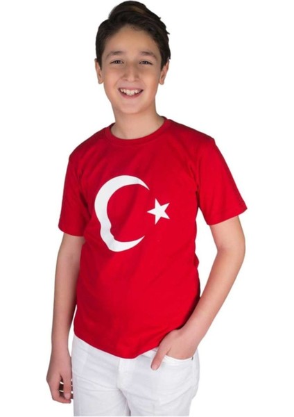Kırmızı Bayrak Desenli Çocuk Tişört, Renkli ve Tatlı Tasarım