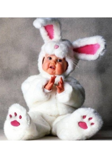 Sevimli ve Rahat Bebek Kostümü, Beyaz Renk, Şıklık ve Konfor Bir Arada