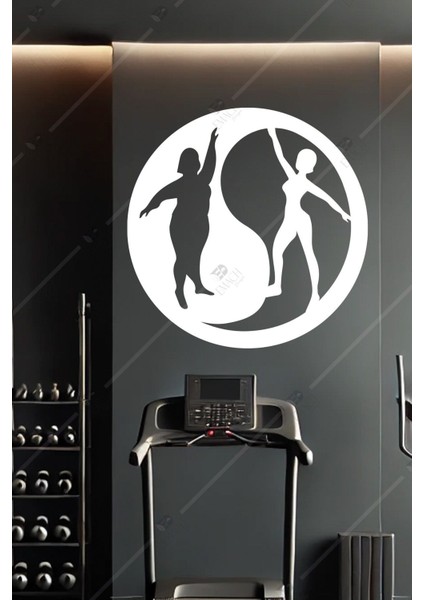 Kilolu ve Fit Kız Figürlü Yin Yang Duvar Dekoru, Şıklık ve Dengeyi Yansıtır