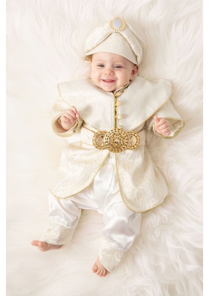 Ekru, 6 Parçadan Oluşan Şık ve Zarif Bebek Sünnet Takımı