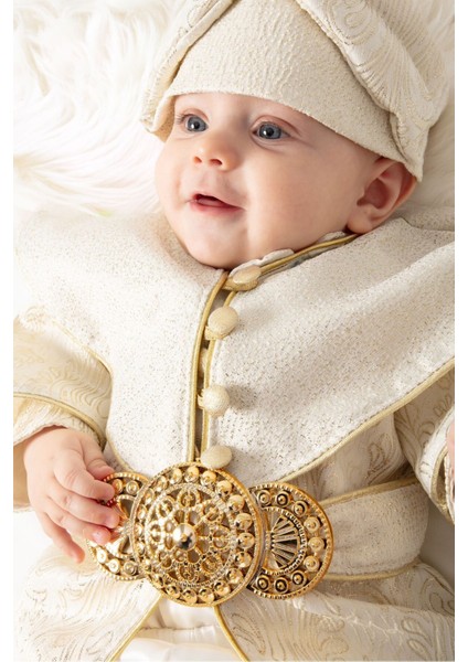 Ekru, 6 Parçadan Oluşan Şık ve Zarif Bebek Sünnet Takımı fiyatları