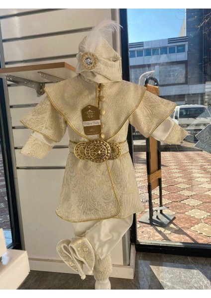 Ekru, 6 Parçadan Oluşan Şık ve Zarif Bebek Sünnet Takımı fırsatları