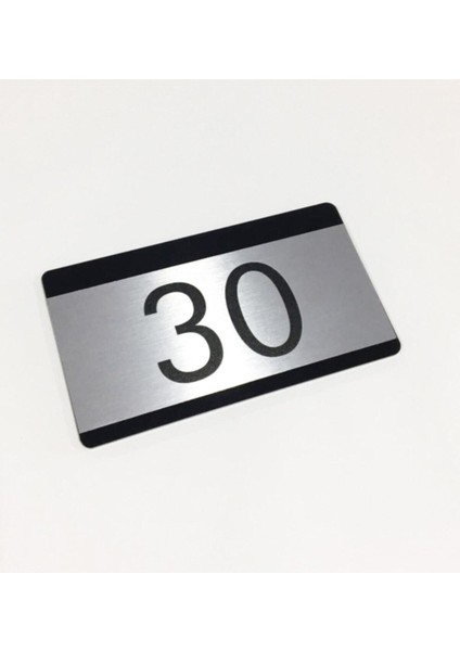 Gri Daire Kapı Numarası 28, Şık ve Modern Tasarım