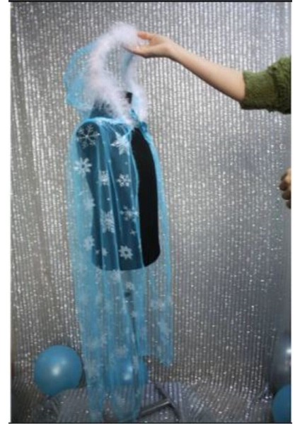 Mavi Simli Pelerin, Şık ve Parıltılı, Zarif Tasarım