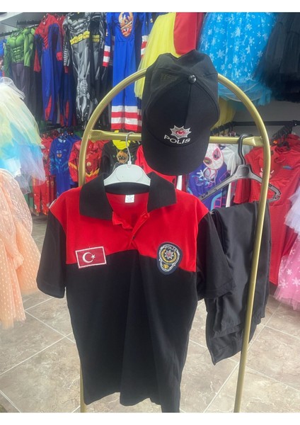 Şık Siyah Polis Kostümü ile Kostüm Giy, Eğlence ve Temsil Dolu Anlar Yaşa