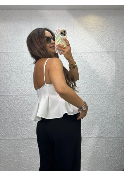Önü Düğmeli Kumaş Beyaz Crop fırsatları