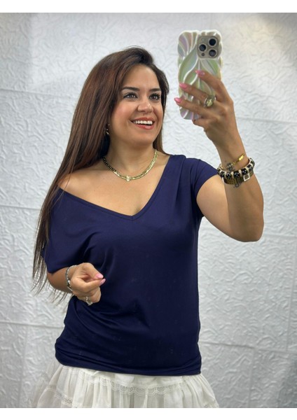 Lacivert V Yaka Tshirt modelleri