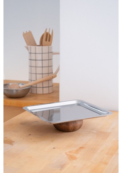 Ahşap Ayaklı Metal Kare Servis Tepsisi, Şık ve Kullanışlı Ev Dekorasyonu Sağlar. fırsatları