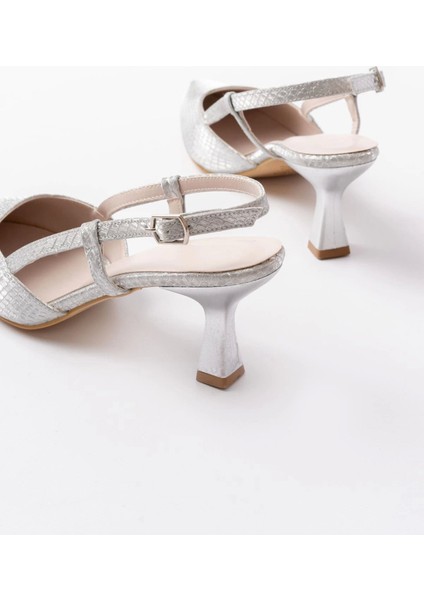 725 Gümüş Pul Desenli Sivri Burunlu Topuklu Kadın Ayakkabı modelleri