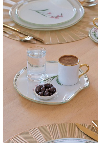 Beyaz Cam Keyiflik Kahve Takımı, Şık ve Zarif Tasarımıyla Sofralarınıza Güzellik Katıyor