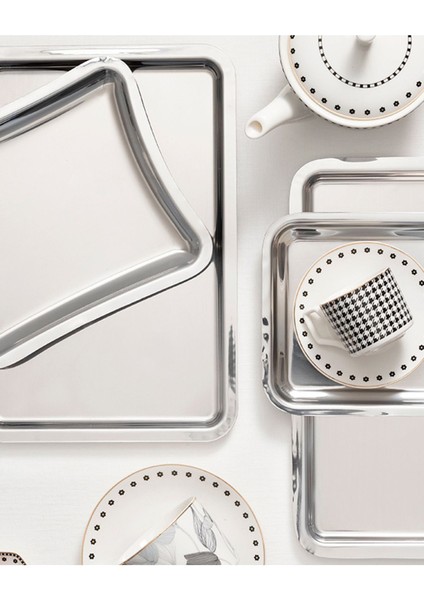 Parlak Metal Tepsi 32X22 cm Gümüş Renkli, Şık ve Dayanıklı Sunum Için Ideal modelleri