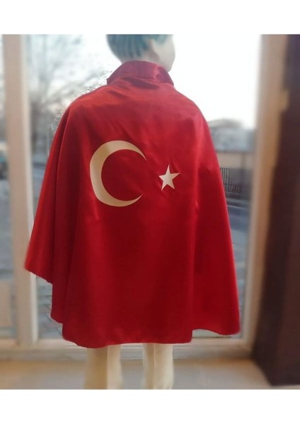 23 Nisan Türk Bayraklı Kırmızı Gösteri Pelerini, Özel Tasarım ve Şık Görünüm!