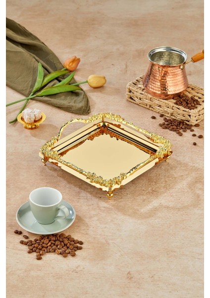 Altın Renkli Gül Desenli Şık Metal Sunum Tepsisi, Özel Günler Için Ideal.