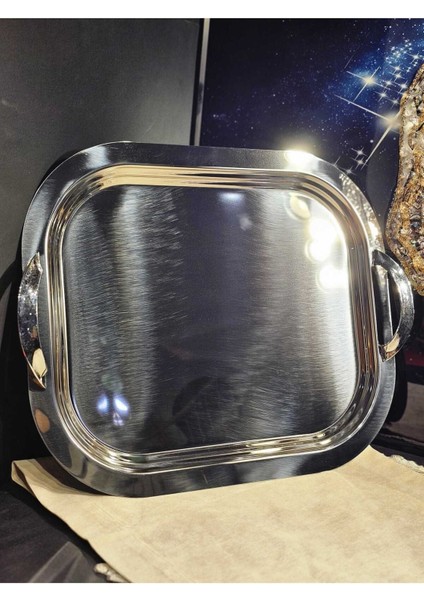 Büyük Boy Sade Metal Tepsi - Şık ve Zarif Sunum Için Ideal fiyatları