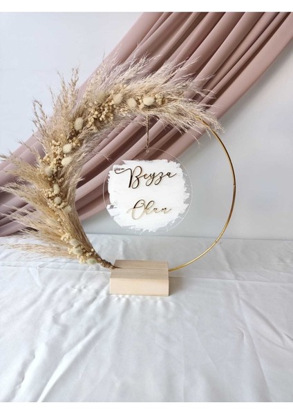 Çiçekli Yuvarlak Ahşap Ayaklı Isimlik, Şık ve Zarif Hediye Seçeneği