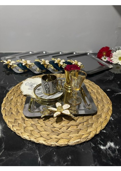 6'lı Kare Gümüş Tepsi, Zambak Çiçek Aksesuarı, Paslanmaz Çelik, Kahve ve Çay Sunumu modelleri
