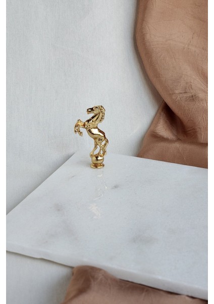 Ince Mermer Sunumluk, Şık Altın At Figürü Detaylarıyla Zarif Tasarım fiyatları