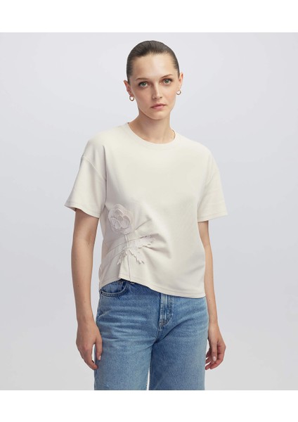 Çiçek Aplikeli Tişört IW6250070048082