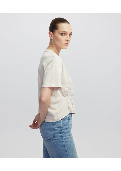 Çiçek Aplikeli Tişört IW6250070048082 fiyatları