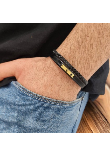 Altın Plakalı 14 Ayar C Harfine Özel Taç Figürlü Doğal Siyah Derili Hediye BILEKLIK-580HARF