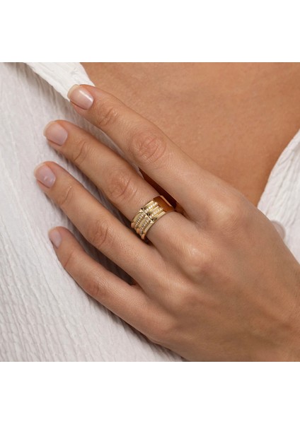 Taşlı Tasarım Altın Yüzük