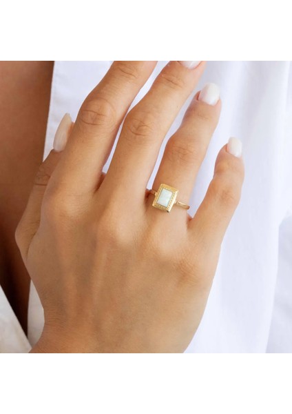 Beyaz Mineli Altın Yüzük