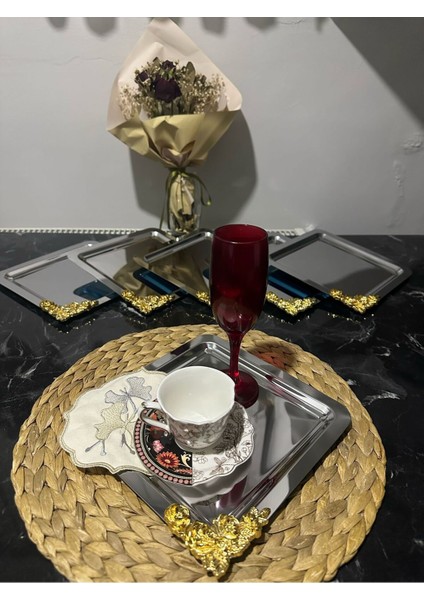 6'lı Gümüş Kare Gold Çiçek Detaylı Lüx Servis Tepsisi 21X21 modelleri