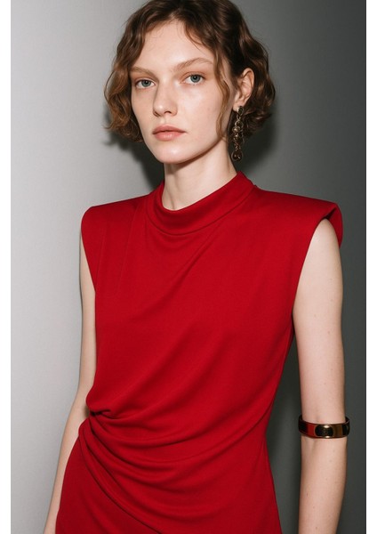 Asimetrik Bel Detaylı Kolsuz Sandy Bluz fiyatları