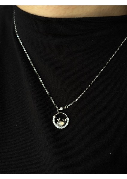 925 Ayar Gümüş Yuvarlak Çerçeveli Balina Figürlü Kolye