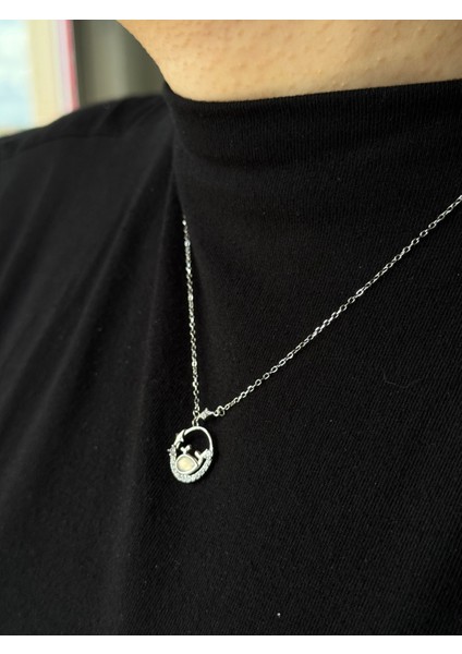 925 Ayar Gümüş Yuvarlak Çerçeveli Balina Figürlü Kolye modelleri