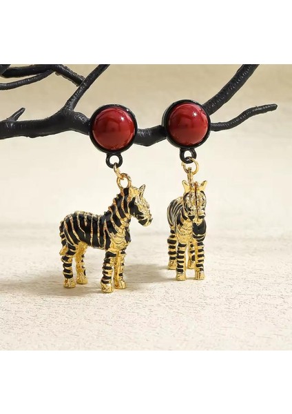 Altın Renk Kırmızı Taşlı Renkli Mineli Sallantılı Zebra Küpe indirimleri