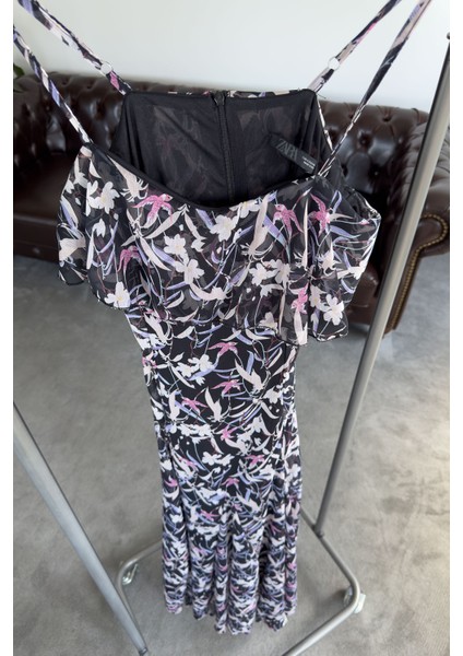 Kayık Yaka Fırfırlı Özel Şifon Elbise- Siyah fiyatları