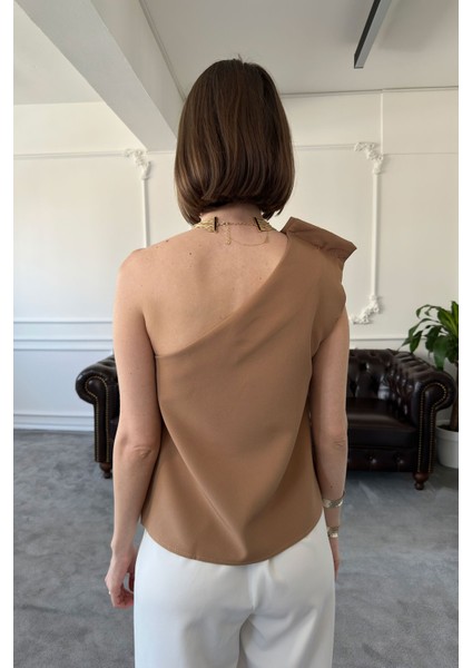 Tek Omuz Çıtçıtlı Bluz- Camel indirimleri