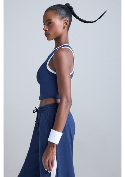Fit Crop Bisiklet Yaka Sporcu Atlet E7723AX25AU modelleri