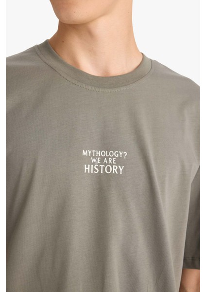 %100 Pamuk Boxy Fit Rahat Kesim Bisiklet Yaka Sırt Baskılı Kısa Kollu Tişört F8331AX25AU indirimleri