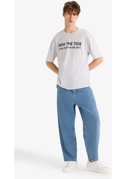 Boxy Fit Bisiklet Yaka Sırt Baskılı Kısa Kollu Tişört F4541AX25HS fiyatları