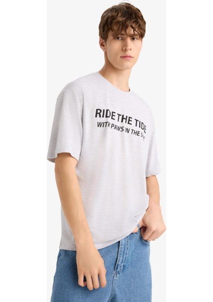 Boxy Fit Bisiklet Yaka Sırt Baskılı Kısa Kollu Tişört F4541AX25HS fırsatları