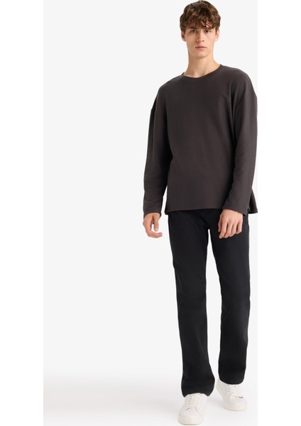 Boxy Fit Rahat Kesim Bisiklet Yaka Pamuklu Uzun Kollu Tişört E8437AX25AU fiyatları