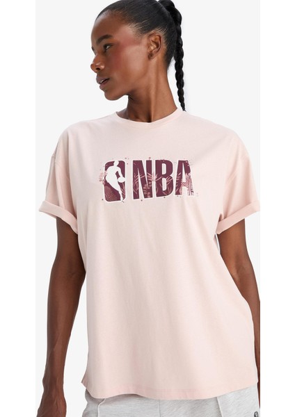 %100 Pamuk DeFactoFit NBA Wordmark Oversize Geniş Kalıp Bisiklet Yaka Sporcu Kısa Kollu Tişört E8865AX25AU modelleri