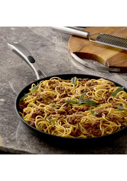 New Moment Diamond Siyah Tava 28 cm fırsatları