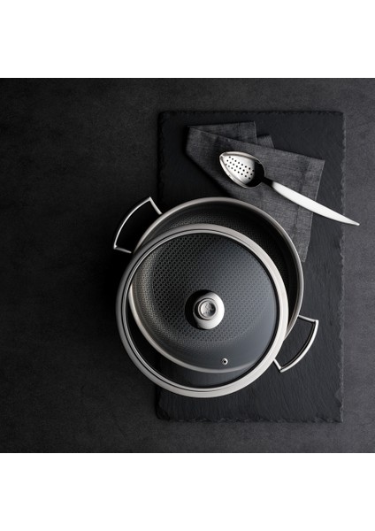 Gourmet 24 cm Karnıyarık Tencere Ergonomik Sap ve Kolay Temizlik Özelliğiyle