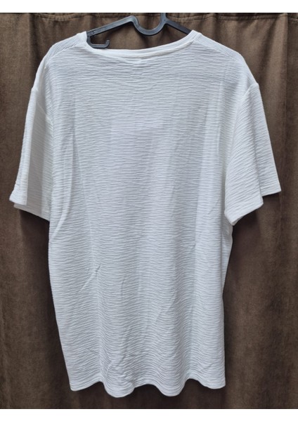 Erkek Beyaz Dokulu Oversize Tişört – Rahat Kesim fiyatları