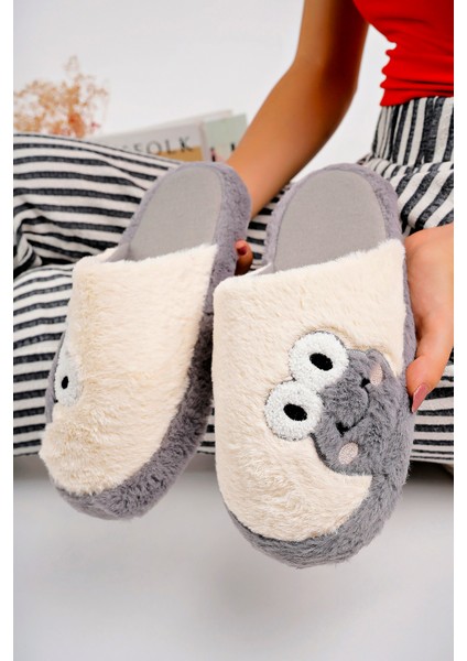 Yeni Sezon Kadın Ev Terliği Peluş Terlik Çeyiz ve Bohça Terliği Ses Yapmaz Kalın Taban Kurbağa Fiğürlü modelleri